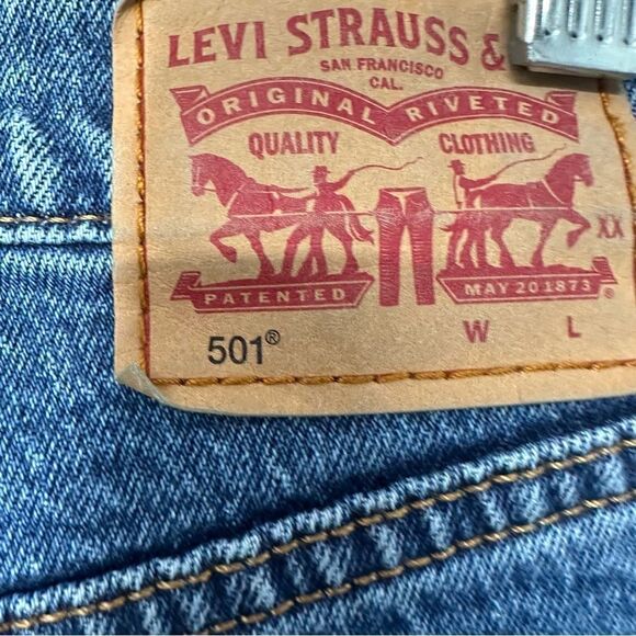 Levi's 501 Buttonfly Jeans Men's  27/30 Classic Fit 100% Cotton Straight Leg - Picture 4 of 12